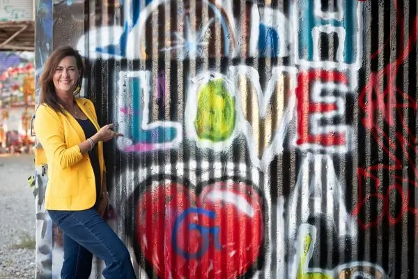 Beth Jones with Love graffiti - Hope Evolve and Love